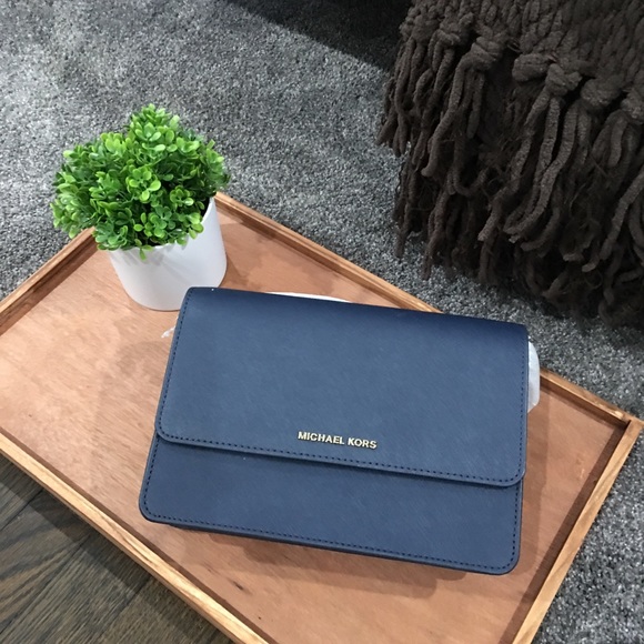 Michael Kors Daniela Large Gusset Crossbody - Picture 2 of 9